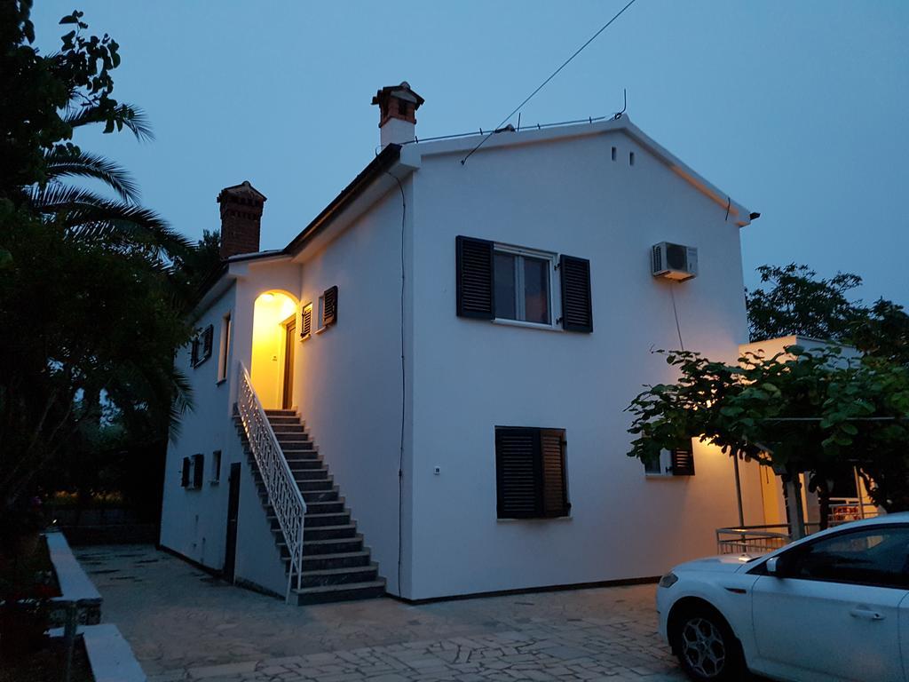 Villa Rosa With Yard And Children'S Playground Tar-Vabriga Exterior foto